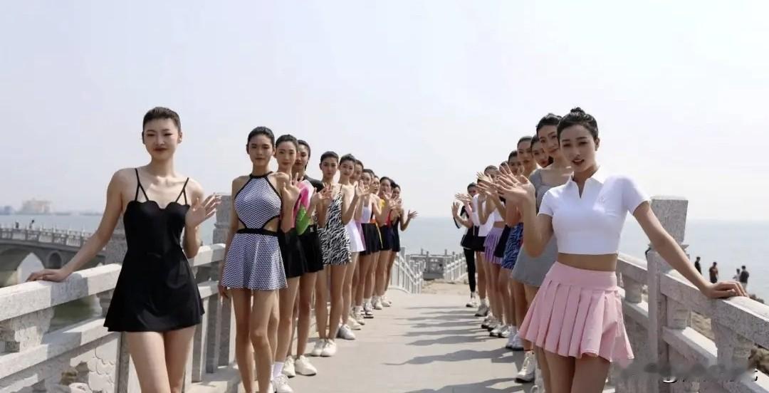 最近，电视剧《乘风踏浪》爆火，宛如一颗威力巨大的“流量炸弹”，直接让葫芦岛这座滨