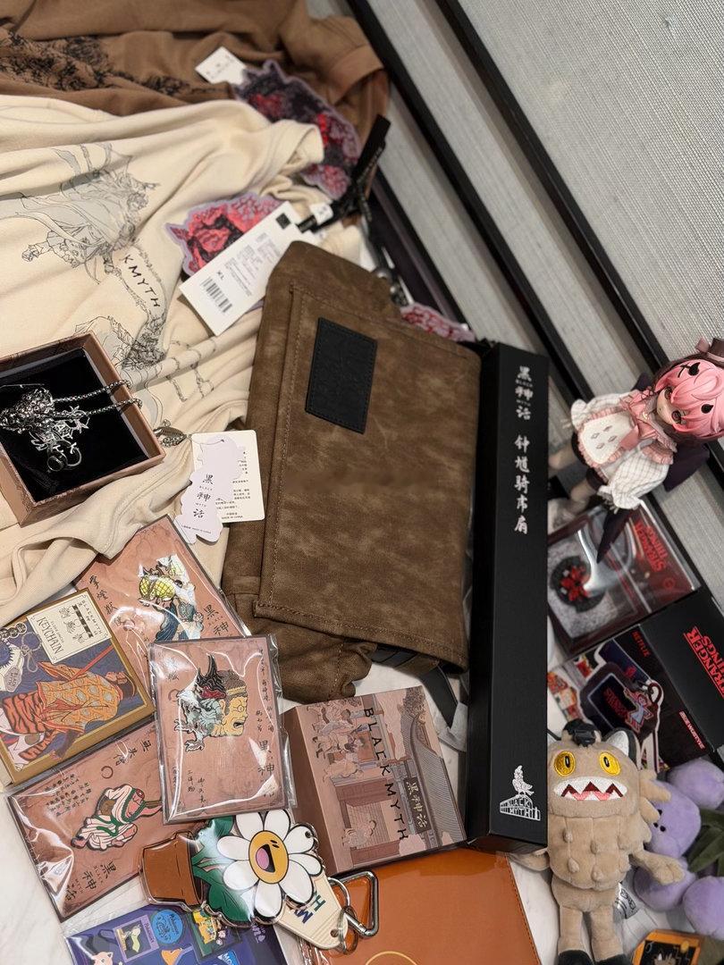 孩子是真喜欢毛绒啊，说了不要再买毛绒玩具了过完安检又买个大耳狗来一趟的成本够在网