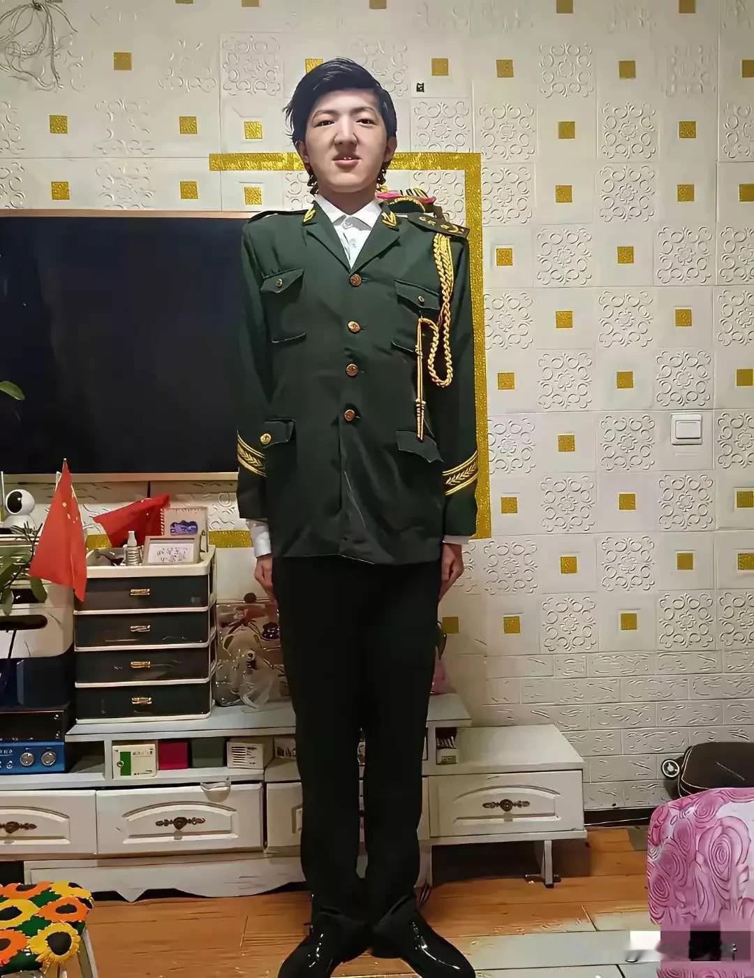 家里生了这么个儿子，算不算祖坟冒青烟了？