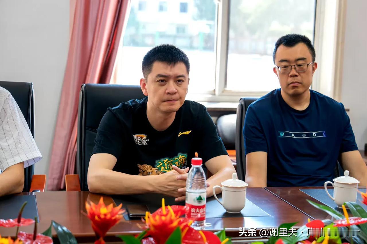 媒体人：北京首钢也参与到对周琦的“抢人大战”！辽宁、广东、北京三家俱乐部各有利弊