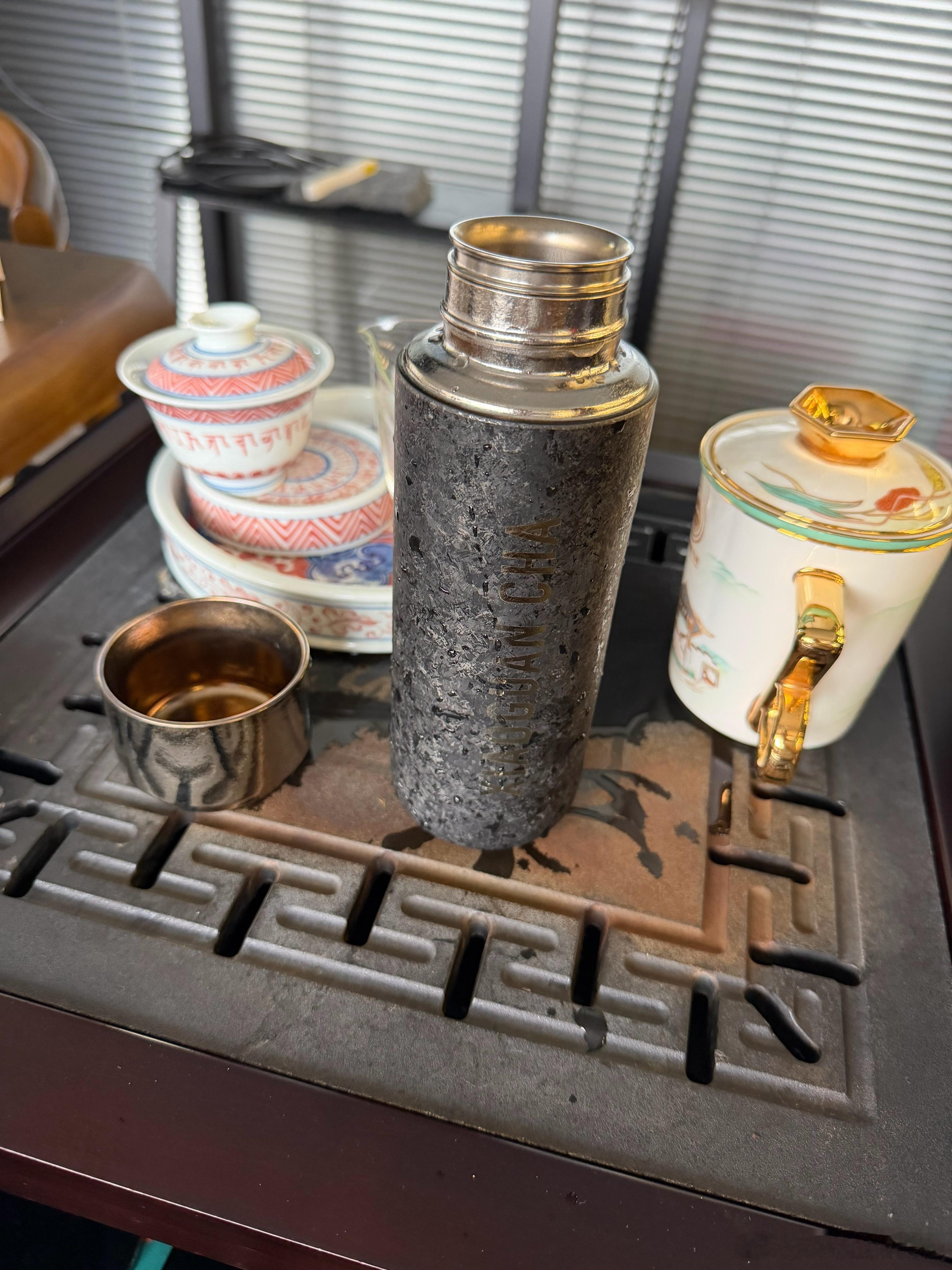 上班改换保温杯泡茶了！ 