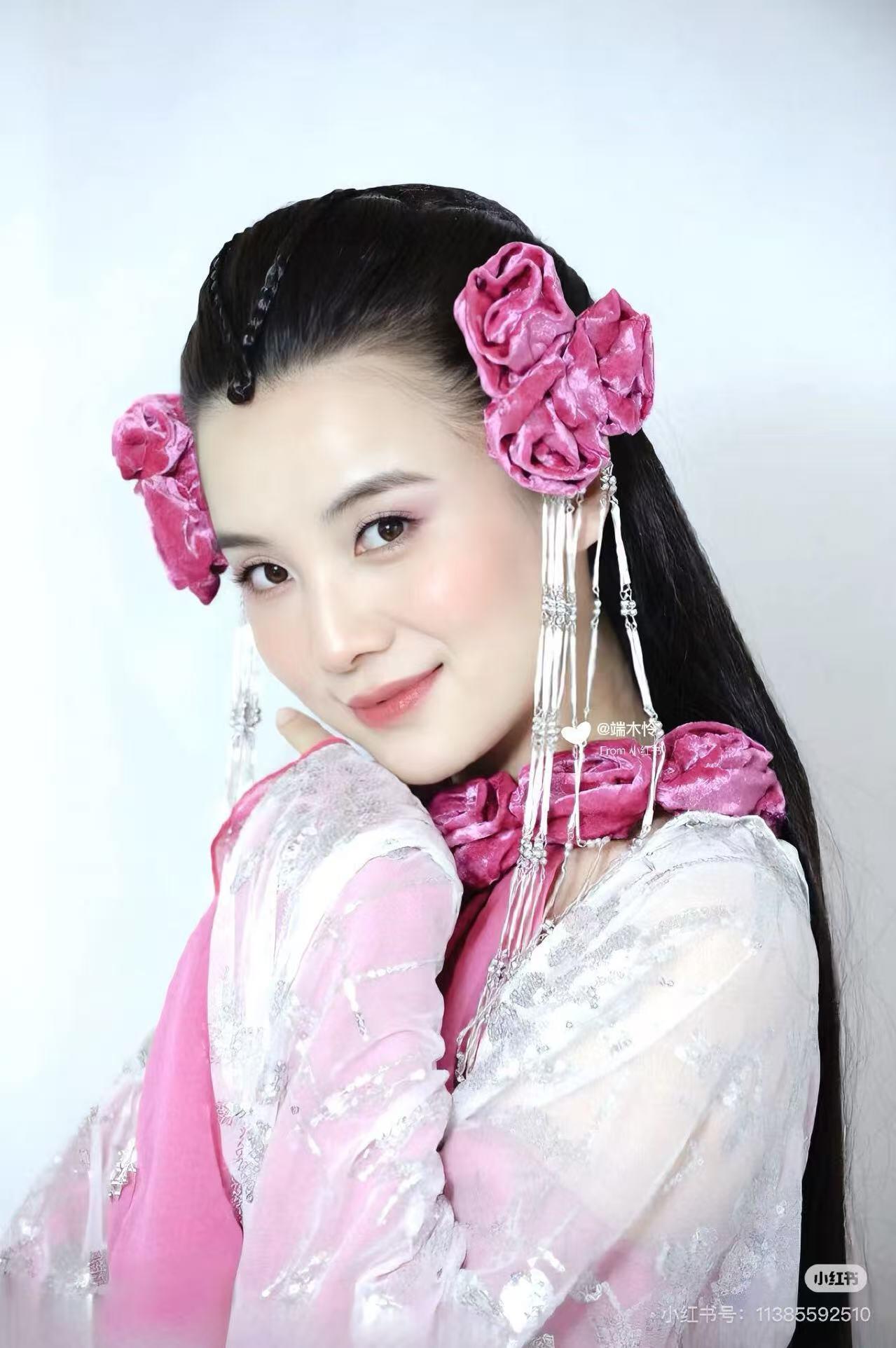 一、权威奖项硬实力（业内官方盖章）
 
影视双赛道顶级奖项全部拿下，含金量在同年