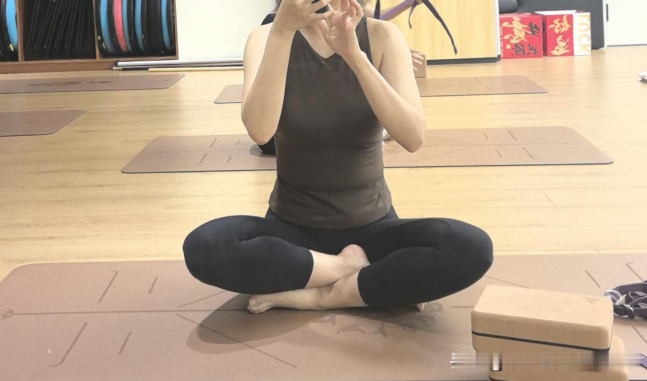 瘦10斤！很享受久违的肩薄没有副乳的感觉[捂脸]

没减重之前也总问先生：我的肩