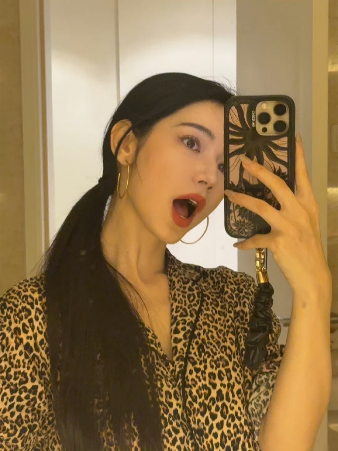 豹纹好啊 代斯姐姐太适合豹纹了 酷飒风格！