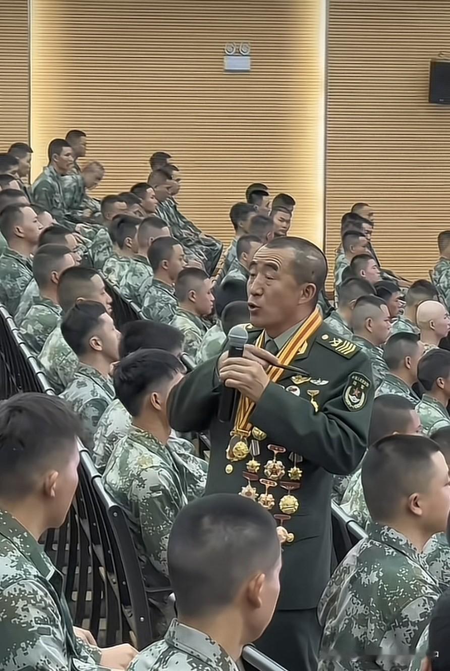 我不知道这个人对国家有多大贡献，但就他每天在各个平台吹捧，就贬低了自己的身份，原