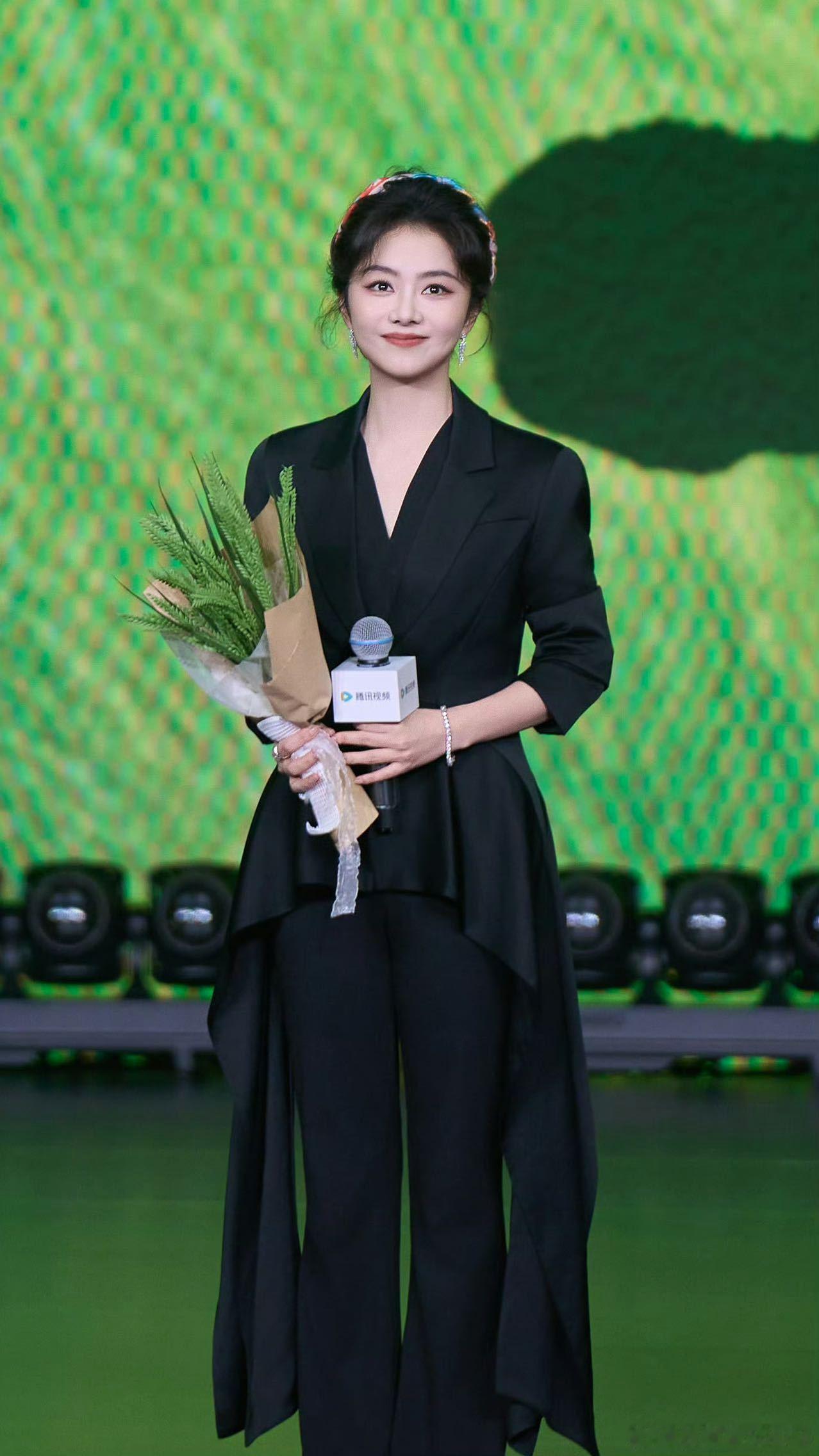 谭松韵一天换乘两部剧宣 《兰香如故》生而向光预告质感拉满，细腻演技演绎落难千金，