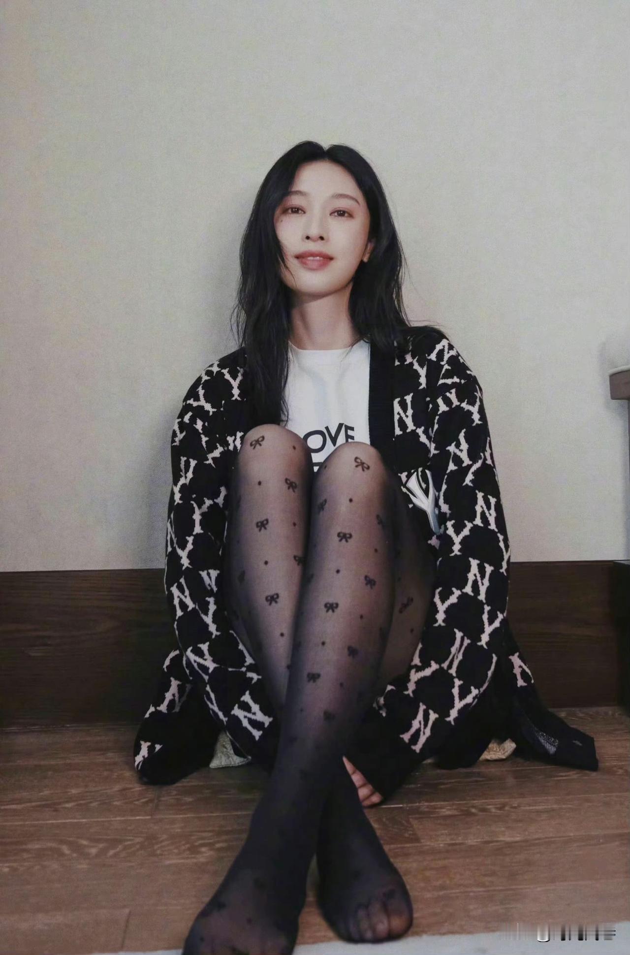 80后的她已年过40，中央戏剧学院表演专业毕业高材生。来自美丽的广西。她的代表作