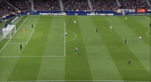比赛第5分钟，金斯基超级超级巨大的失误，长传时滑倒，马竞得球后由略伦特破门，热刺