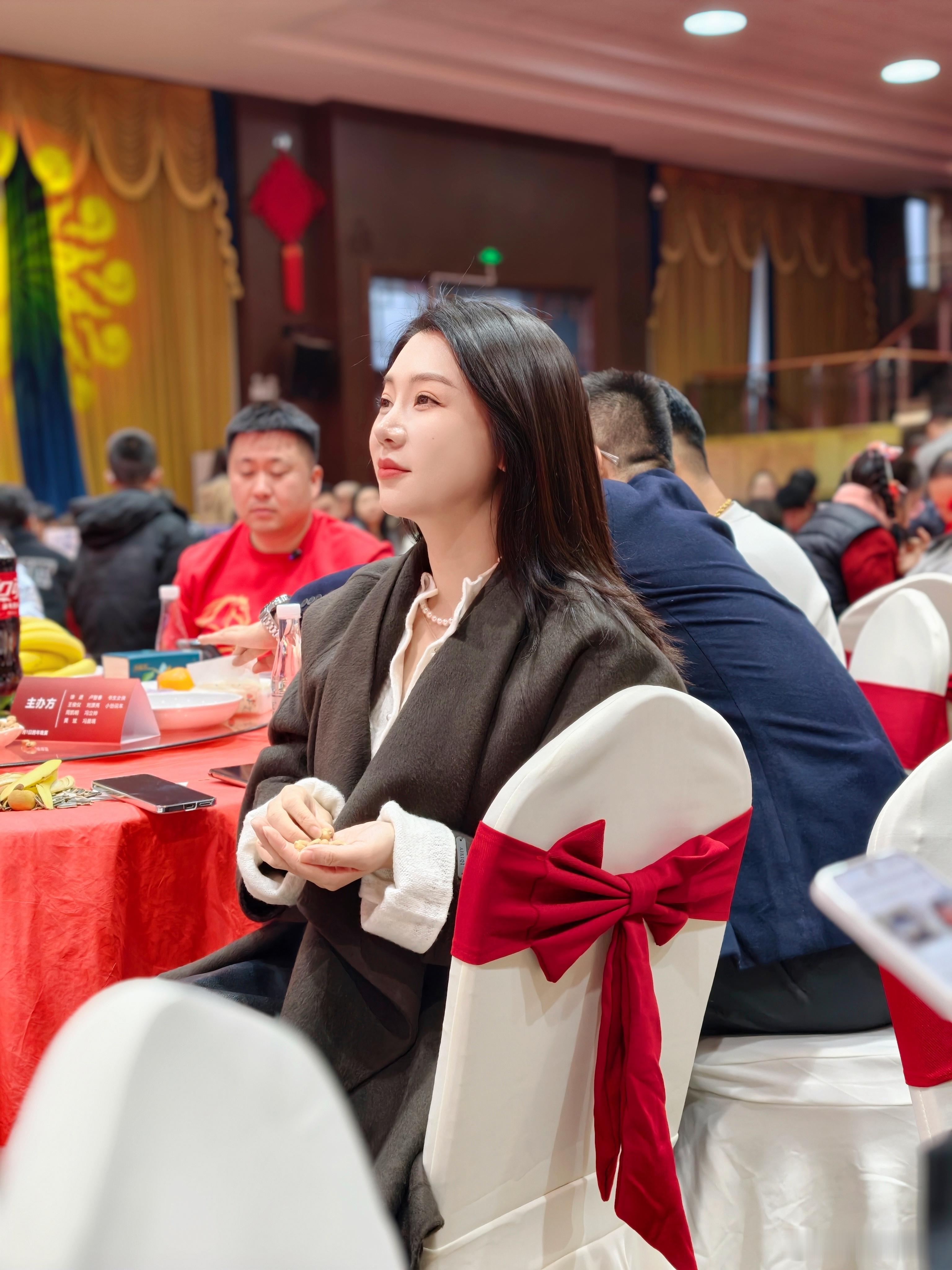 在168辆问界M9跨年晚宴上，和众多问界M9 车主吃着饭，听着车主讲他们和问界M