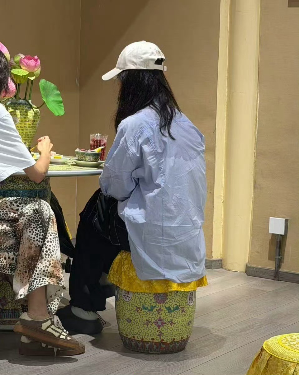 嘿嘿，杨紫宝贝终于可以出去玩耍喽，终于有自己的小假期了。