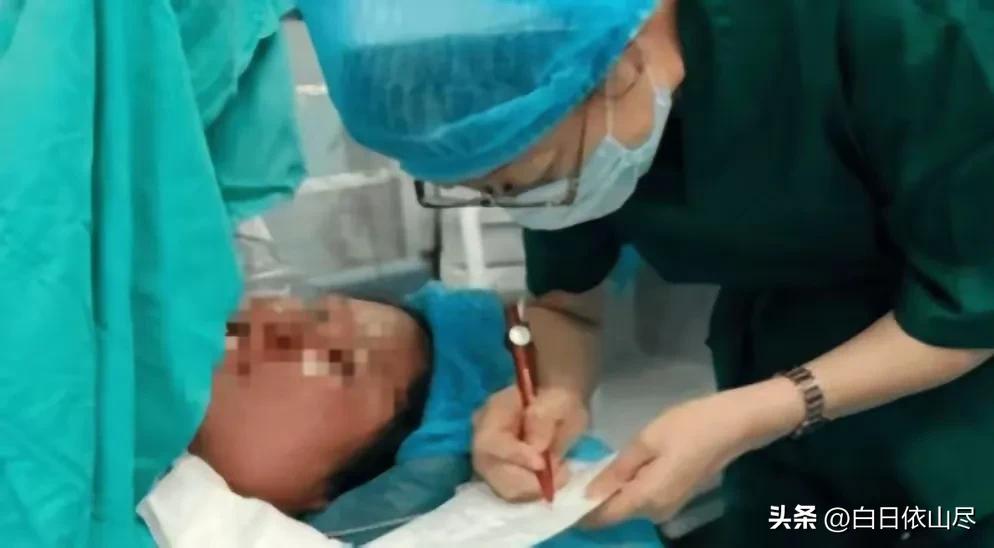河南一聋哑女子难产，医生解开衣服一瞬间，肚子上面写着：“如果有危险，请先保孩子，