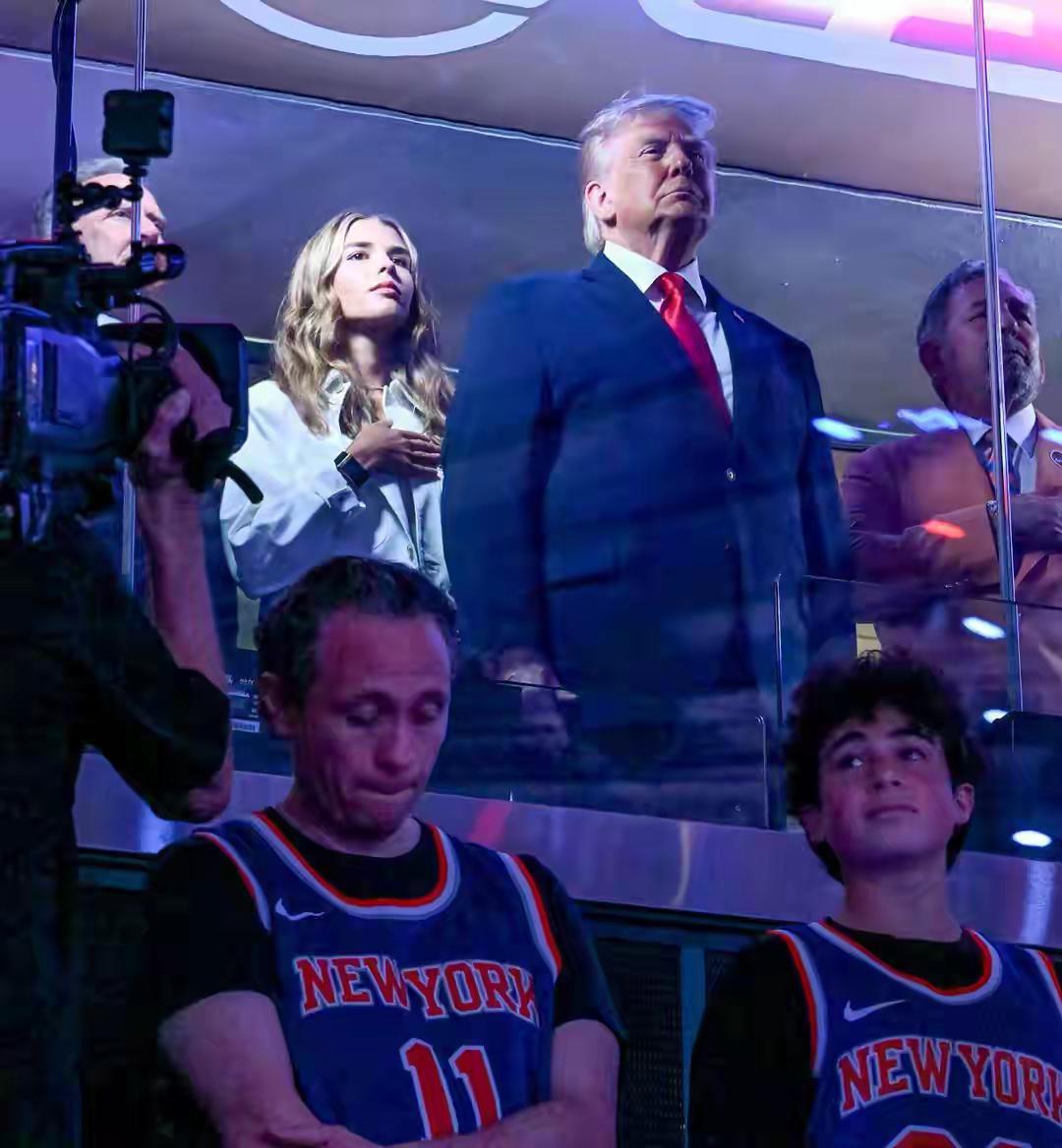 NBA总决赛来到第三场，纽约不愧是大城市，据说最便宜的票价都买到近万美元，这简直