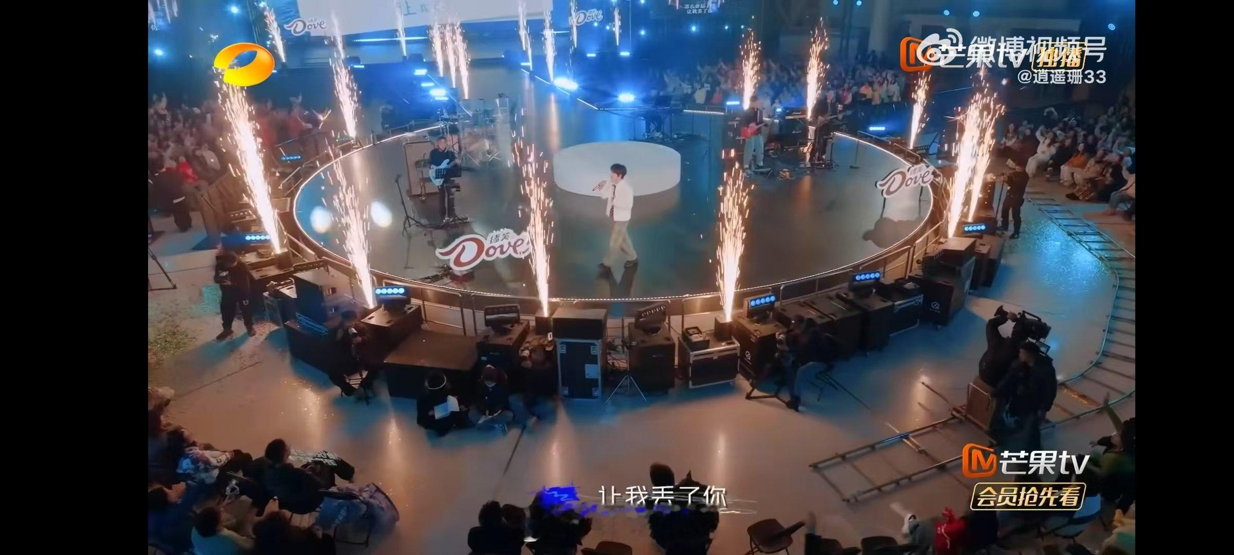 陆虎[超话]陆虎的拾忆小时候抱过我陆虎的《拾忆》是一首能够触动人心的歌，它让我相