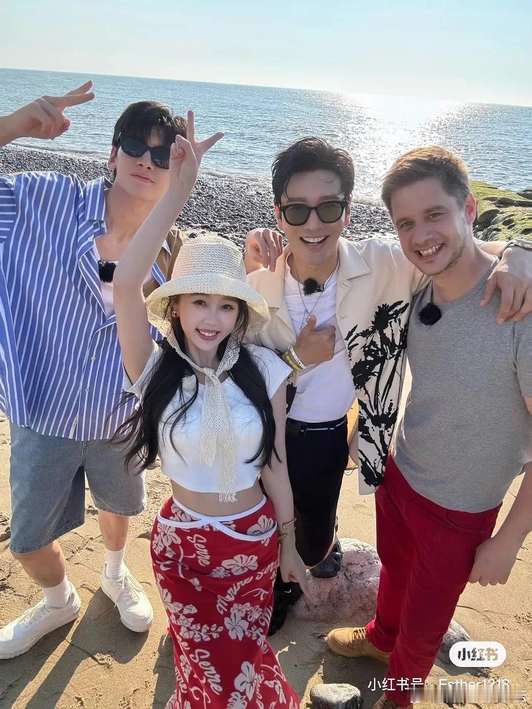 虞书欣这些丑裙子都是去哪里淘的 ​​​