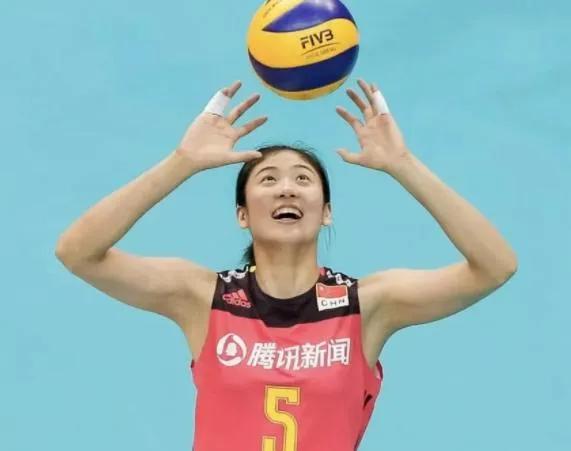 女排‘高意’生涯赚了多少钱？

第一份，3年赚了105万元，八一女排；

第二份