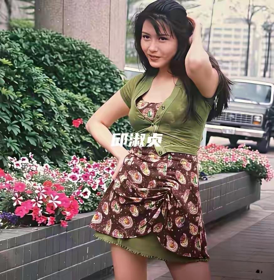 当年的邱淑贞还是颜值正高峰。