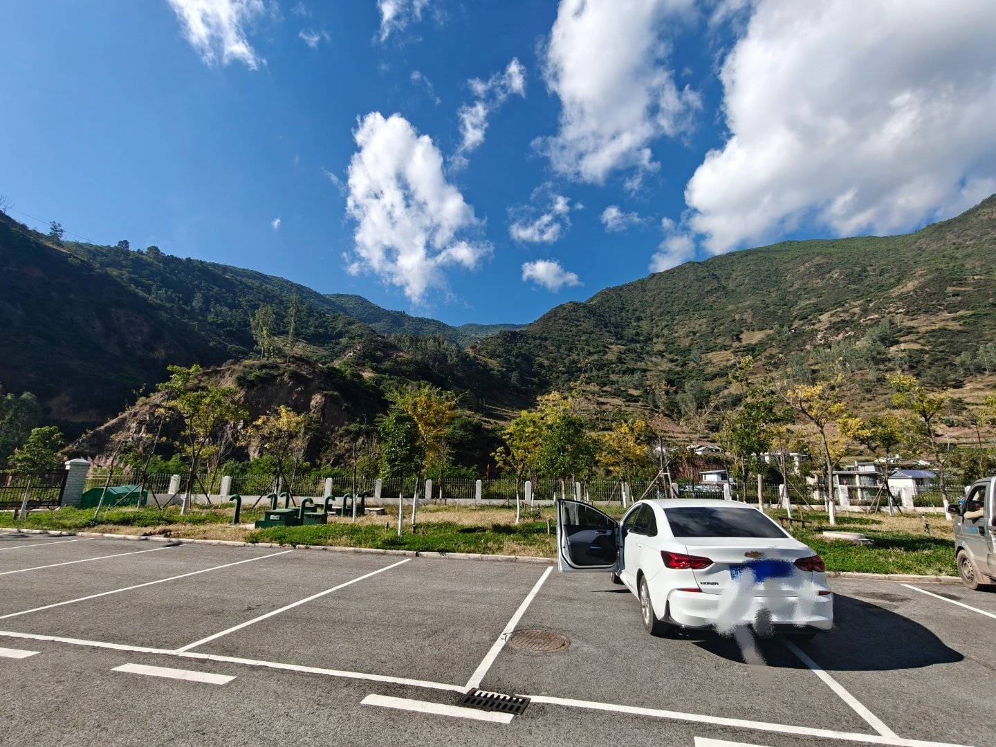 现在发现雪佛兰MONZA这台油车的优点是在哪里了，就是开高速特别节省，3.7L不