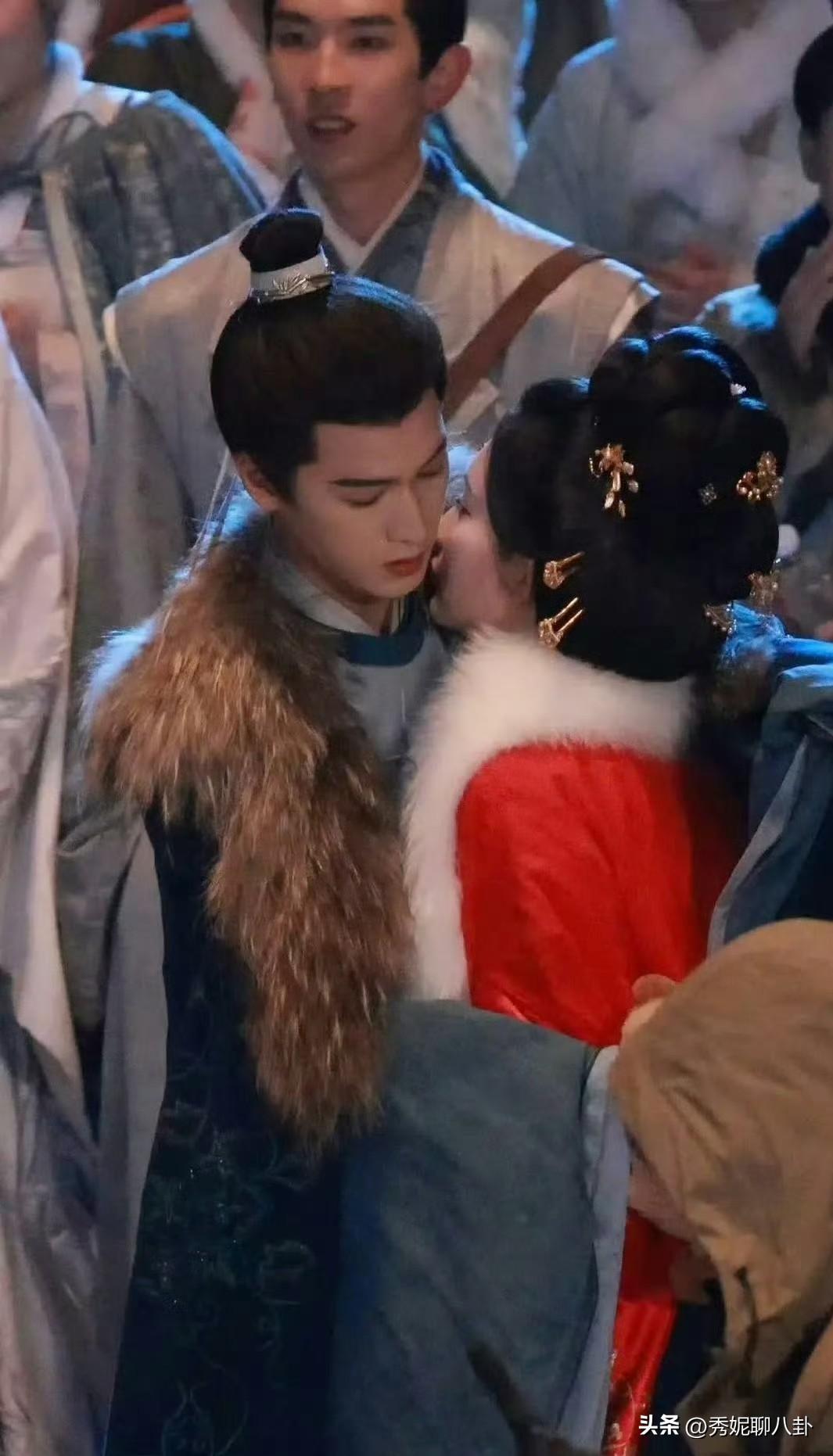 分不清是戏里还是戏外
 
谁懂啊！这对三搭CP的玄学感真的要把人嗑疯了[捂嘴哭]