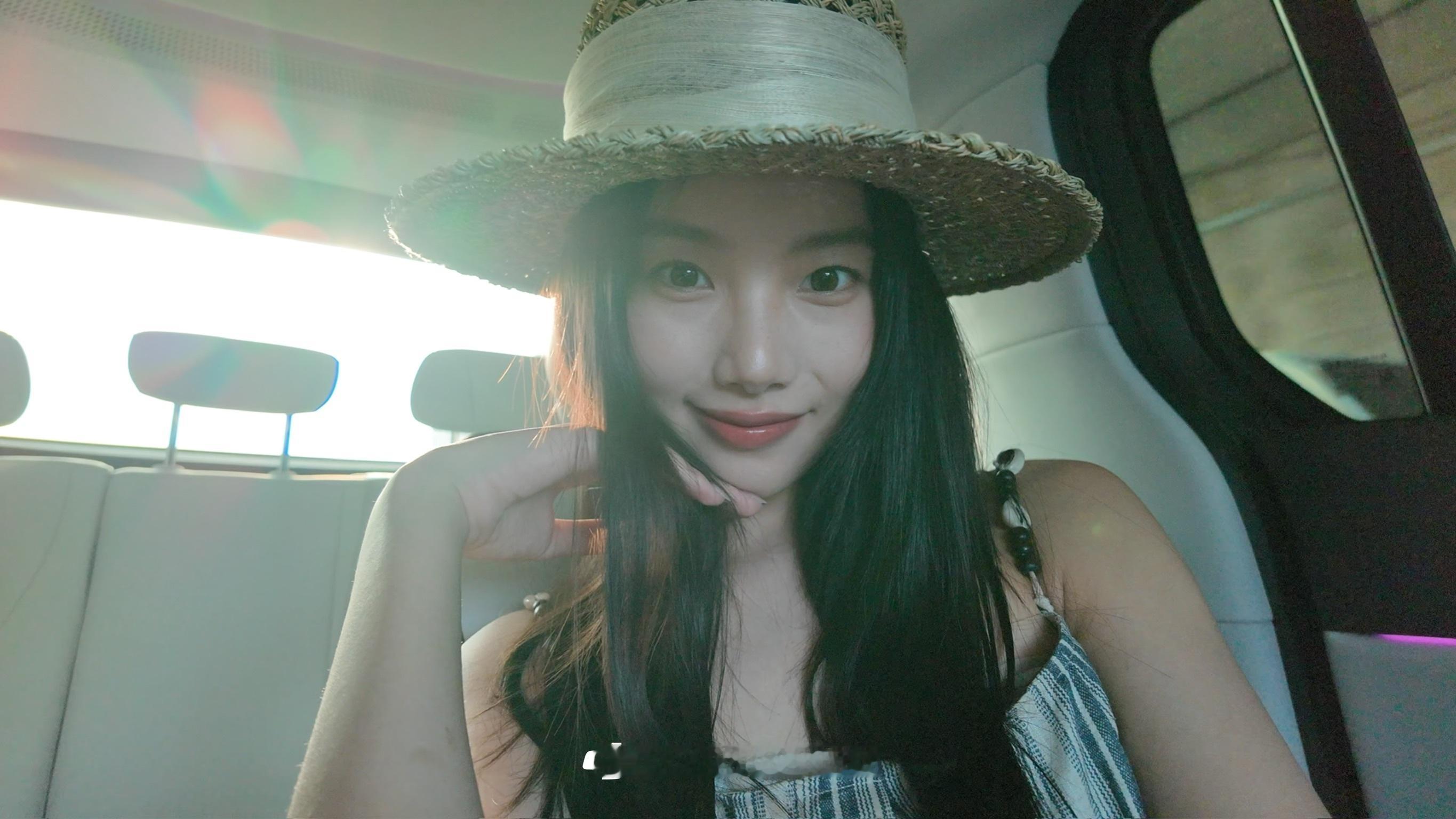 娶了一个长得很牛逼但不喜欢发自拍的老婆