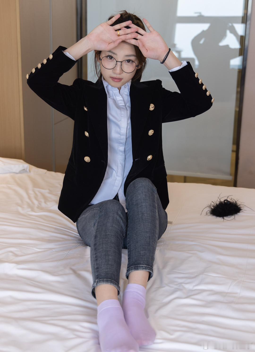 牛仔眼镜妹 ​​​