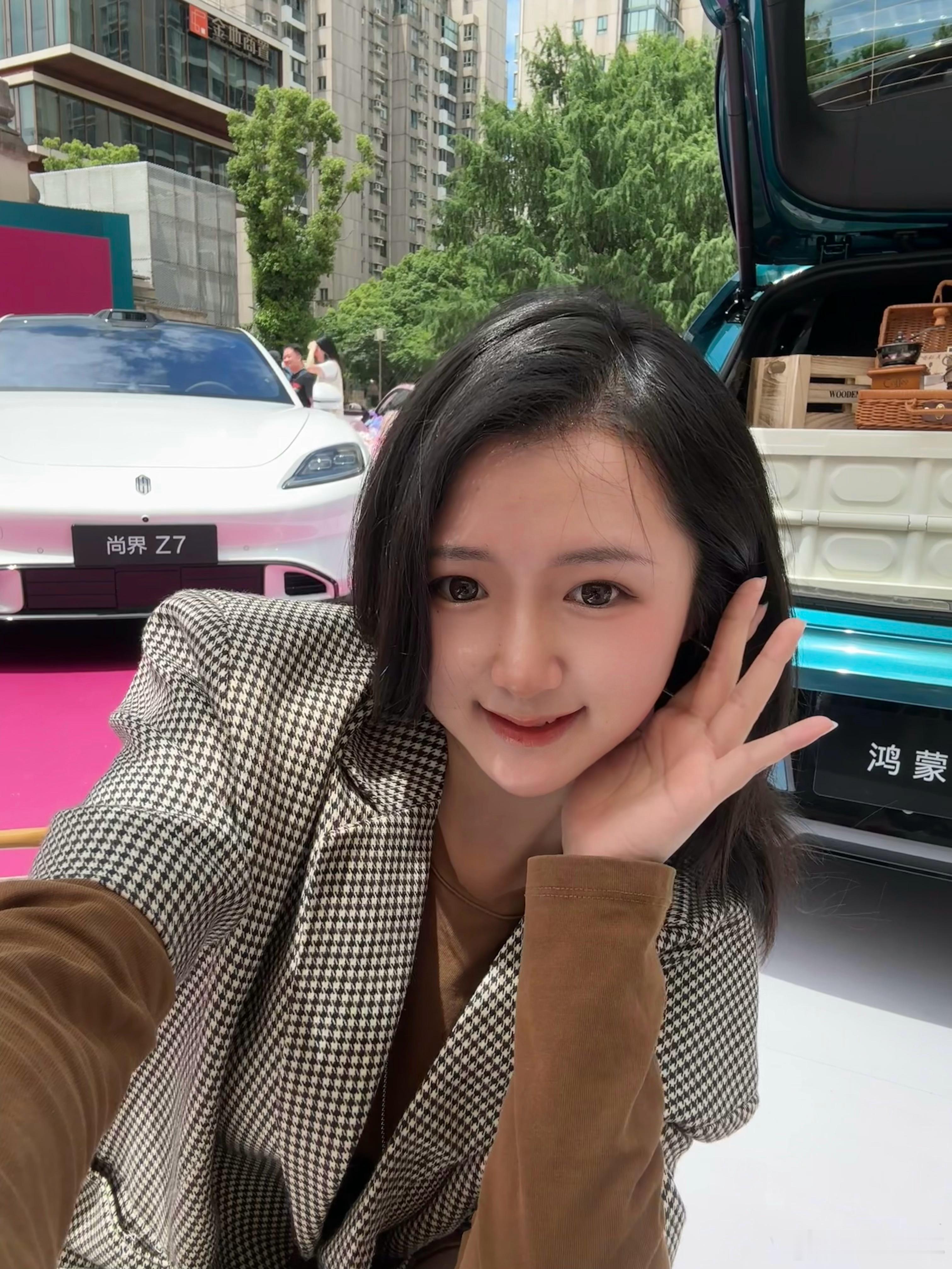 今天的尚界Z7交付仪式，打眼一看感觉都是90后、00后。他们要颜值、要个性、要科