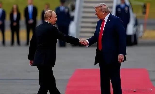 特朗普是要向“杀人名医平一指”学习吗？

《笑傲江湖》里，有个很厉害的人，名叫平