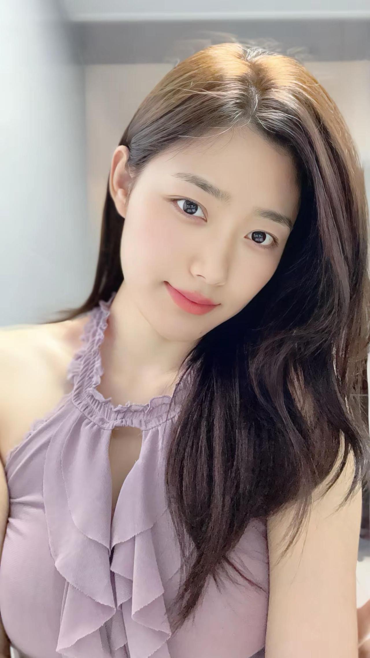找男人的意义，是撑腰，是兜底，一个男人最大魅力，是用稳定的情绪接住你的慌乱。用行