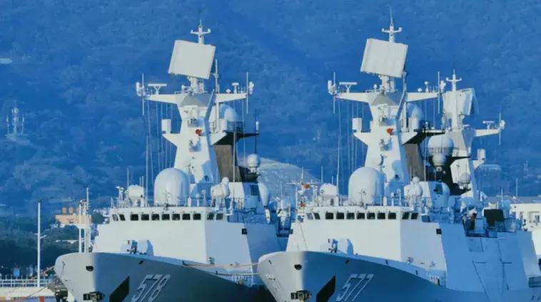 突发！俄罗斯3艘军舰到访中国湛江军港，本是一场友好军事交流，却意外揭开俄海军的尴