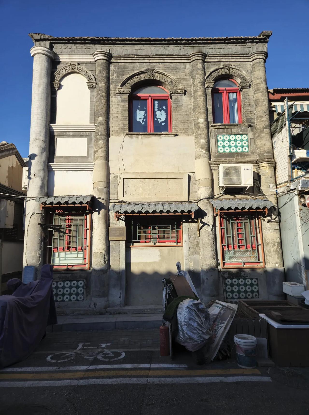 满家胡同
满家胡同，位于西城区前门西河沿街北侧，呈南北走向，南端曲折，北端狭窄。