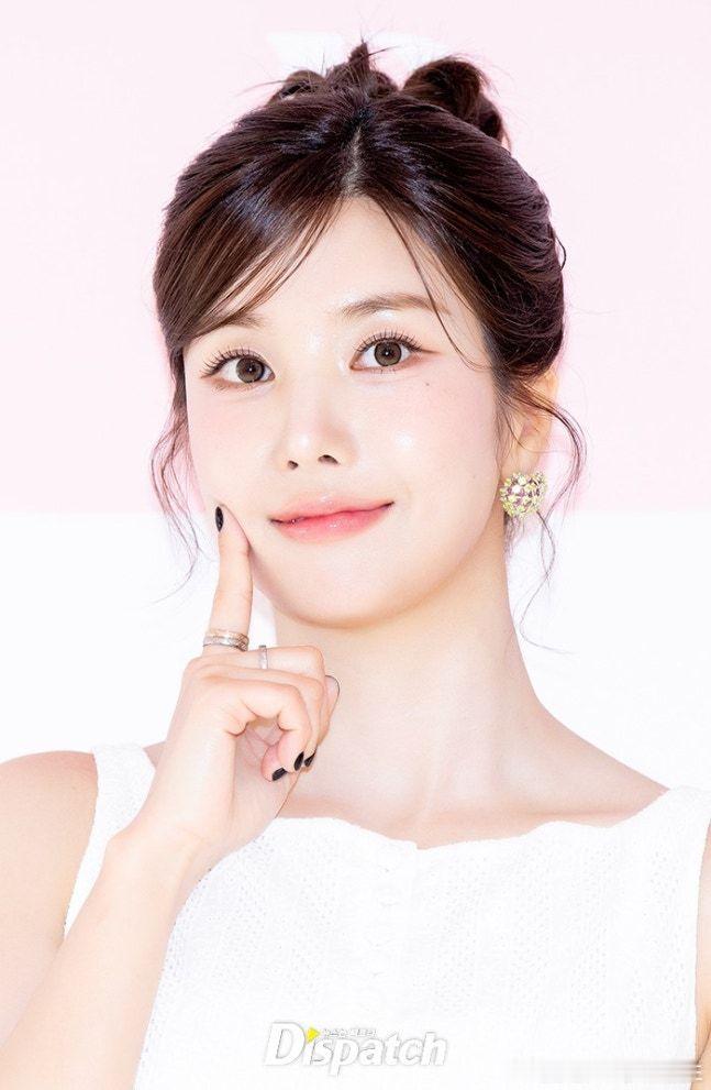 19日，歌手权恩妃 出席某品牌在首尔举行的宣传活动。 