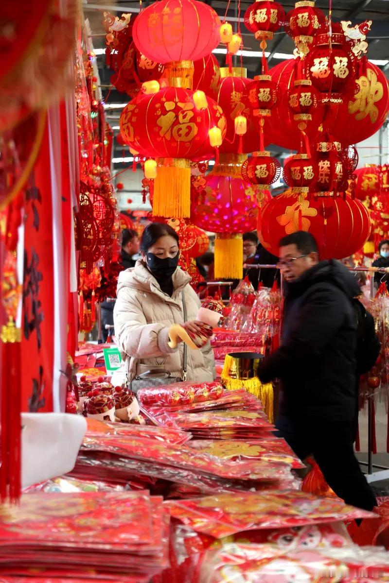 小年刚过，大年也将临近。今年又要过年了。
儿时盼过年，因为过年有好东西吃，又有新
