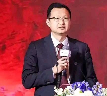 信达证券研究所所长左前明真是一失足成千古恨啊！虽说只有42岁，年轻气盛，做到如今