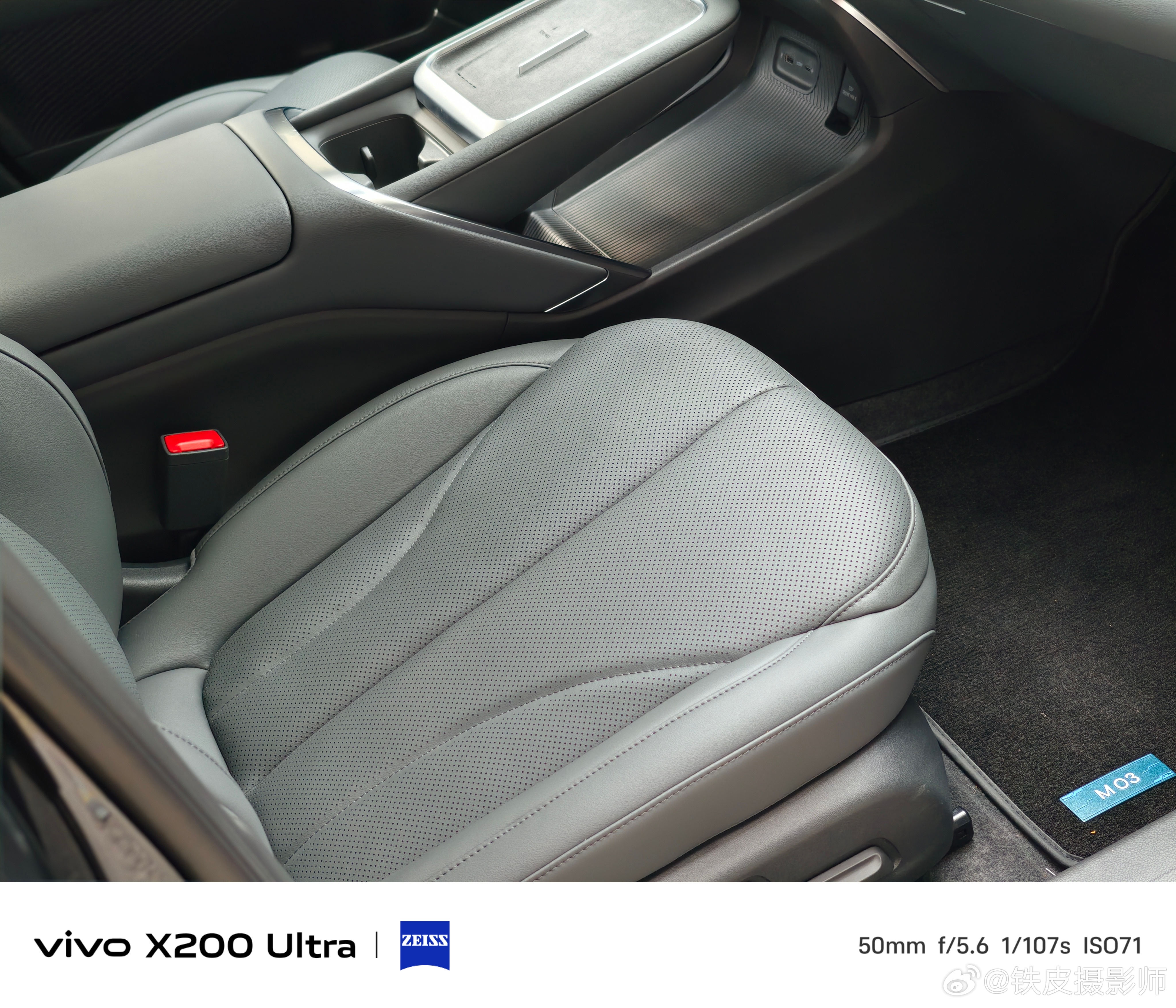 发内饰手机实拍了，而且是纯黑色的内饰。2026 款 MONA M03 春天的主题