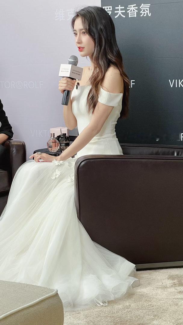 angelababy 杨颖 来交换下你的壁纸啦