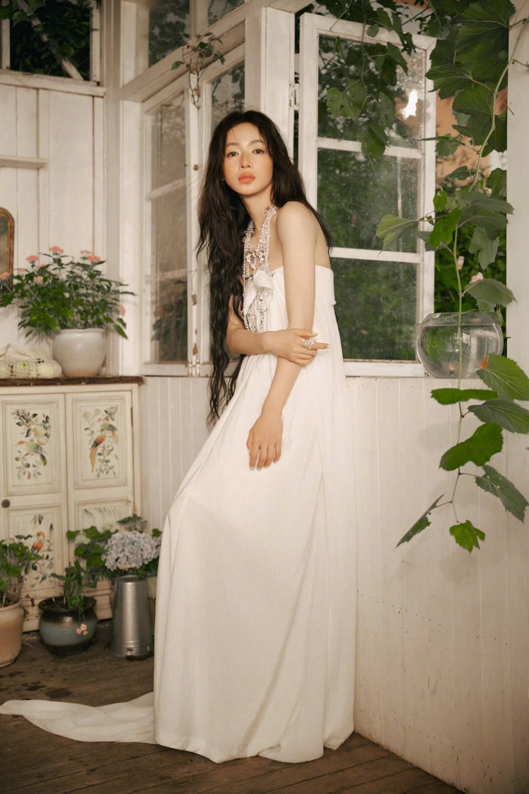 于正说是吴谨言最强大的后盾、于正凌晨卡点祝吴谨言生日快乐这份双向奔赴太难得，于正