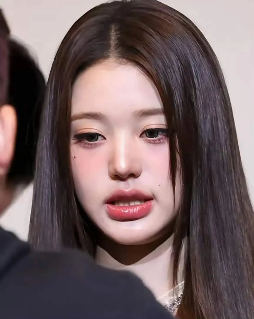 这不认识她的人看这两张图一定觉得这是两个人吧？ 