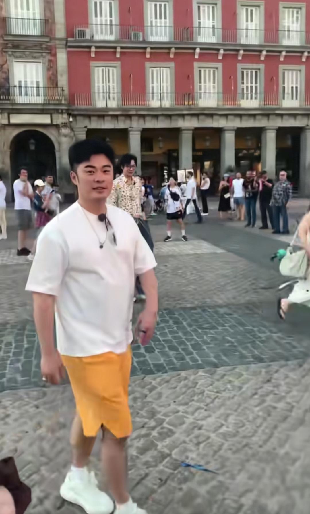 我一直在想一个问题，
一个明星如果几年不拍戏，还会不会有人记得他，都说没戏拍，就