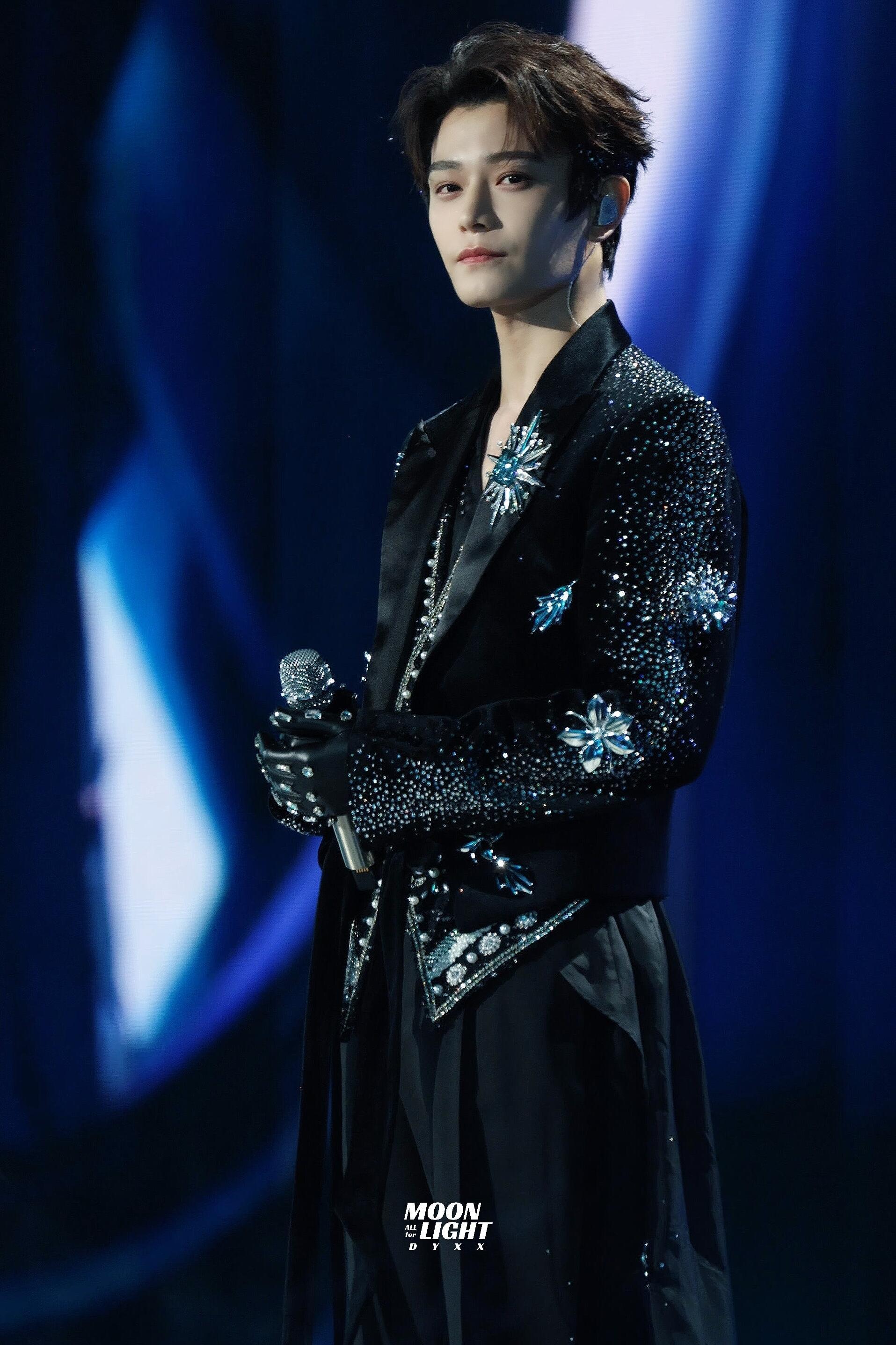 丁禹兮荣获巅峰流行男歌手，越来越好