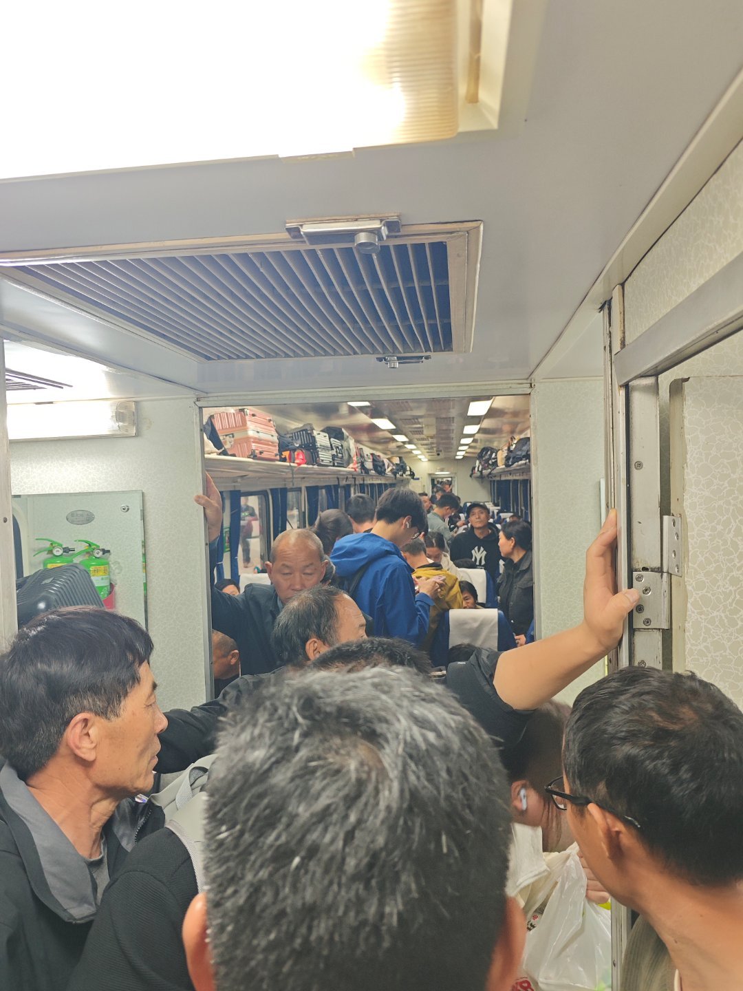 K5836，这绿皮车人真多!再也不坐绿皮车 六安·六安站