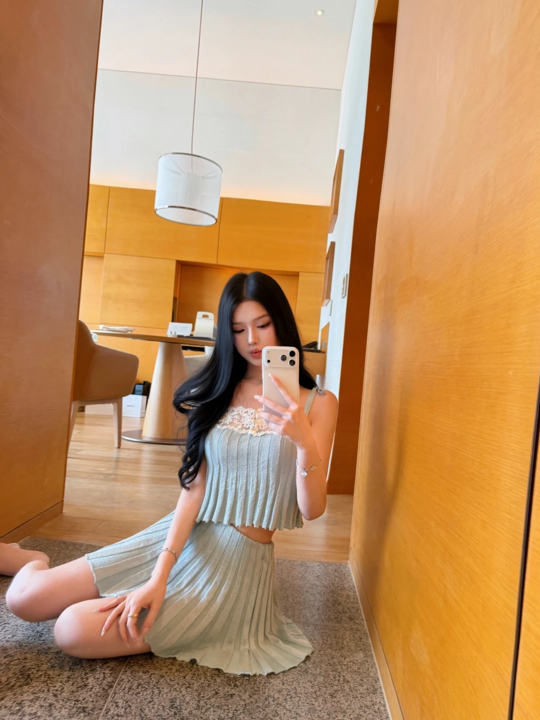 不费力的温柔美女感