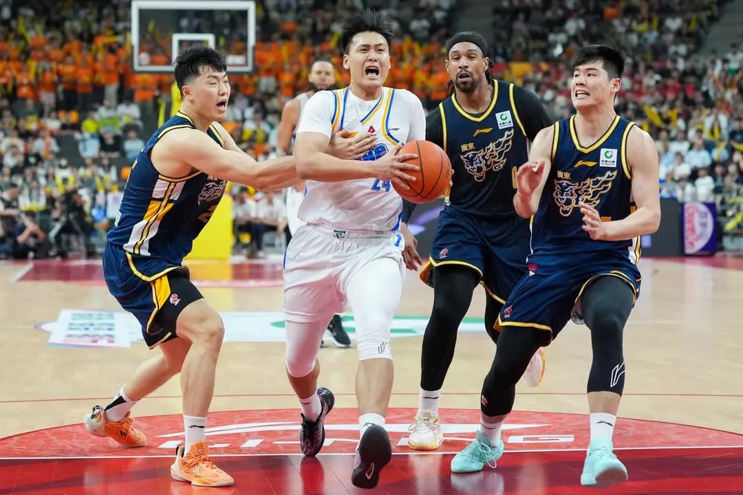 北汽男篮今晚开启季后赛，面对广东要发挥高度优势

6日，CBA季后赛8进4比赛即