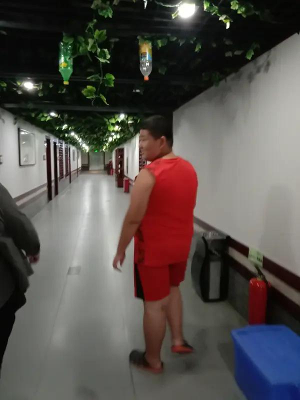 29岁230斤小伙一觉醒来突发脑梗 29岁230斤的小伙小潘，一觉醒来竟突发脑梗