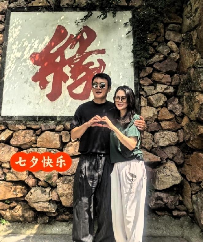 同岁夫妻差距太明显！佟大为关悦七夕同框，岁月偏爱有心人

同样岁数的夫妻，线下偶