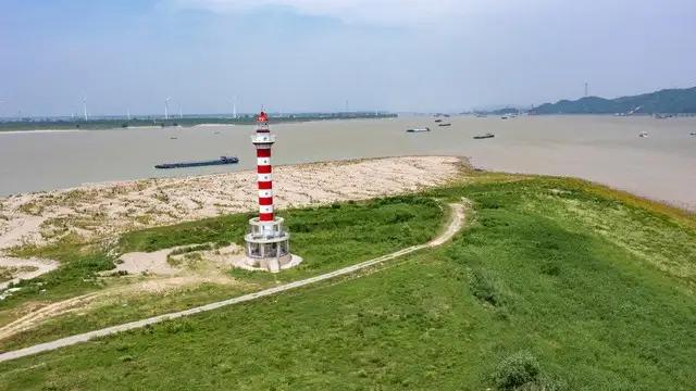 近年来，中国小县城展现出强大的发展潜力，尤其是“千亿县”数量的不断增加，成为区域