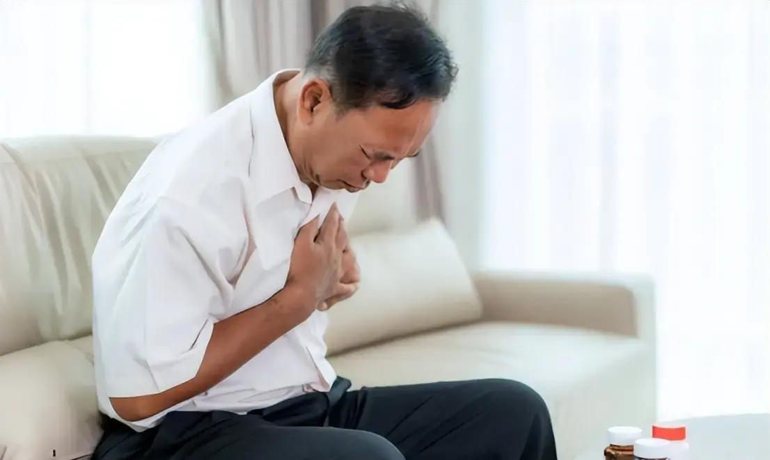 55岁阿姨体检发现叶酸偏低，医生让她瞬间慌了：这不只是掉头发那么简单，长期缺它血