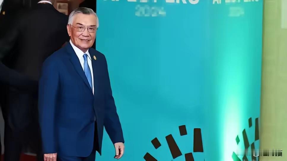 APEC台湾地区代表团宣称，要争取各种可能性与特朗普见面。各种可能性？会场座次不