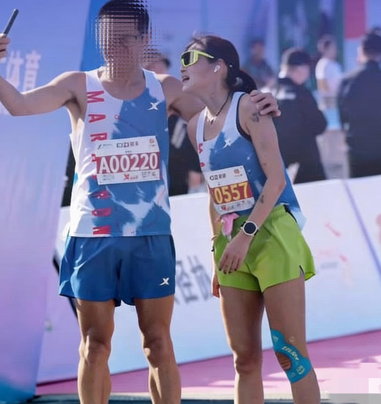 只因被别人多次递水，一周姓跑者被取消2026厦马成绩与排名。
业余大众跑手没啥，