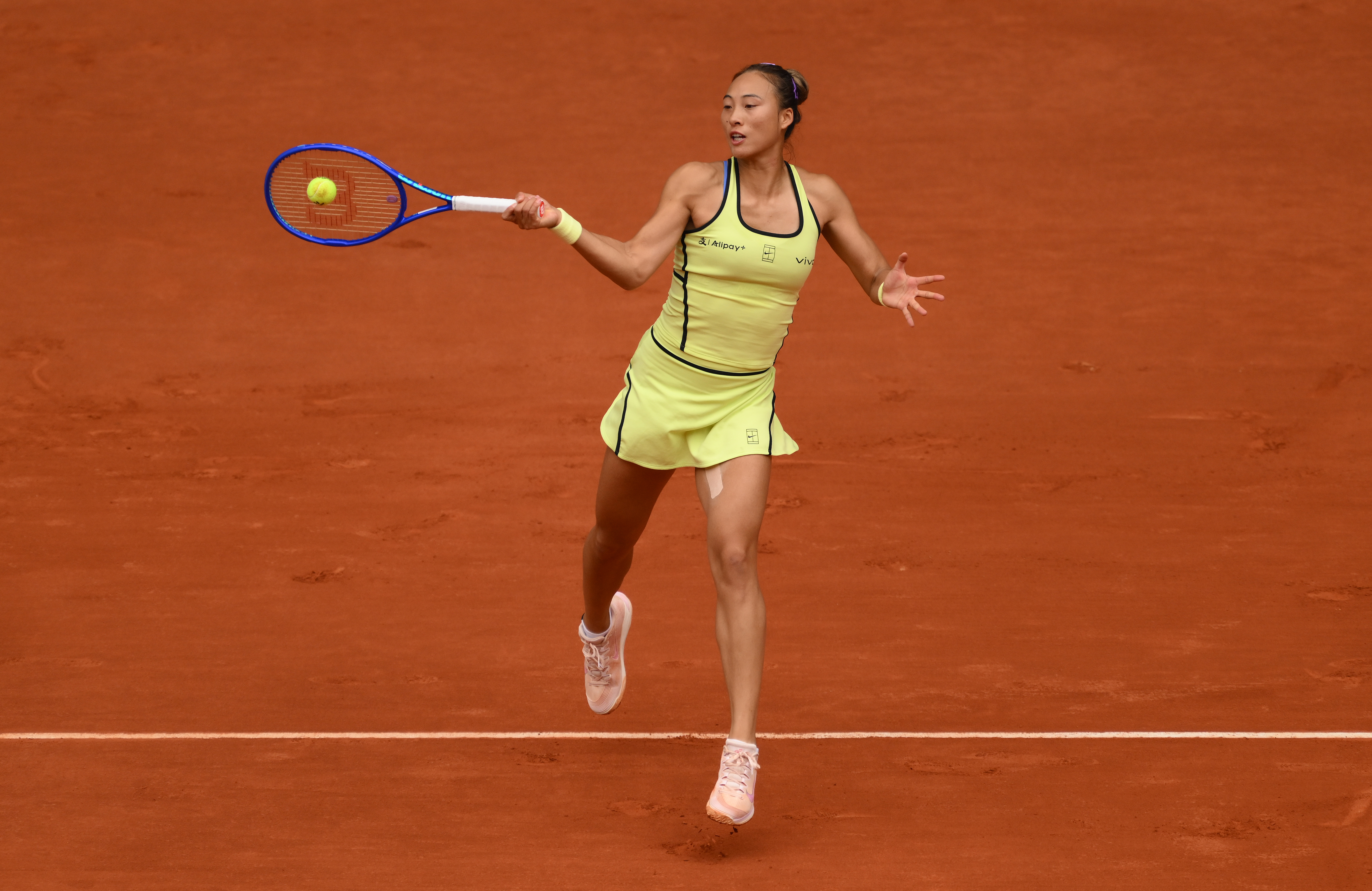 郑钦文红土首秀开门红🔥WTA1000马德里站女单次轮，32号种子克服决胜盘先被