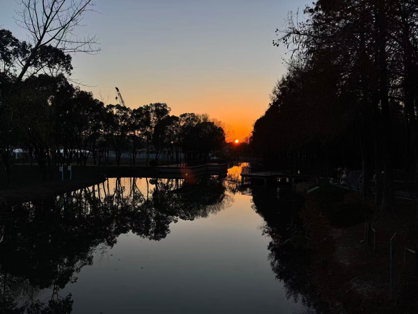 时代的车轮滚滚向前，社会的环境会发生变化，甚至巨变。唯有不断学习，迭代认知，练就