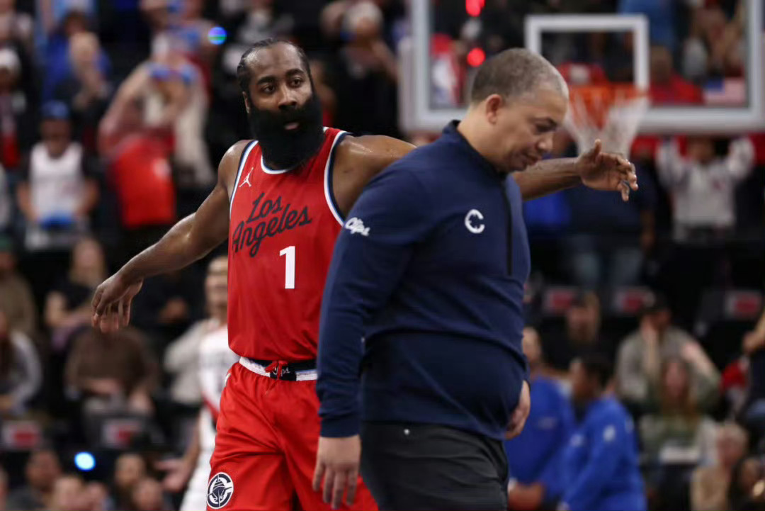 雷霆今日输球后，5连胜被终结。这样一来，快船￼独享联盟现存最长连胜，他们目前5连